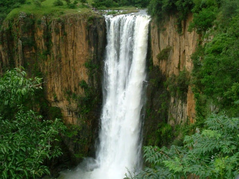 L'image a été prise de - https://www.safarinow.com/destinations/howick/waterfall/howick-falls.aspx