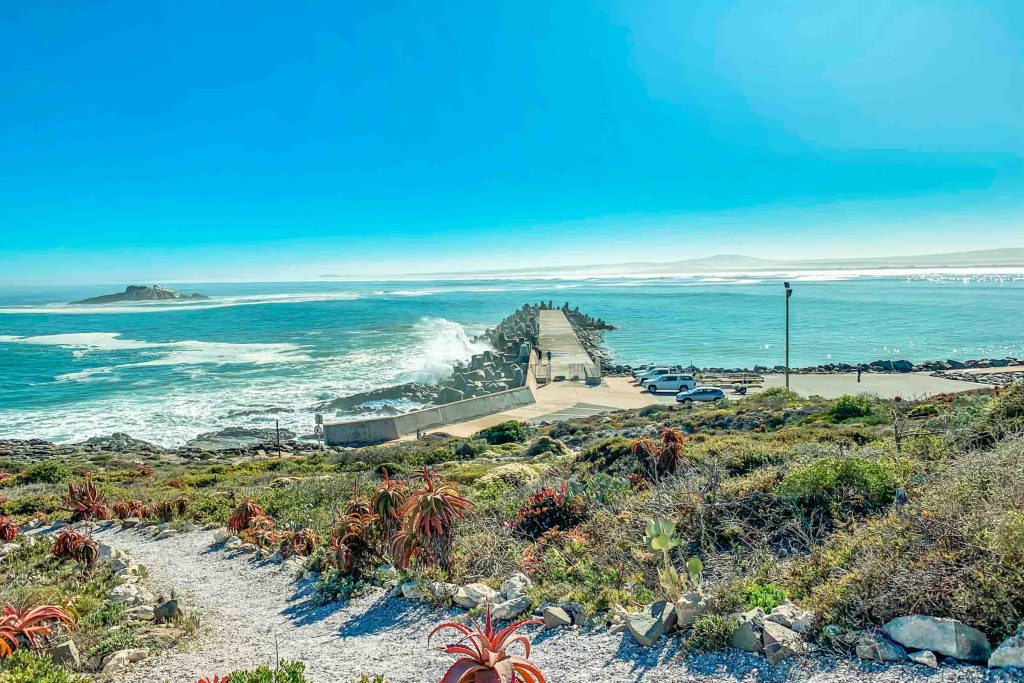 The beach in Yzerfontein, South Africa Photo: Unsplash